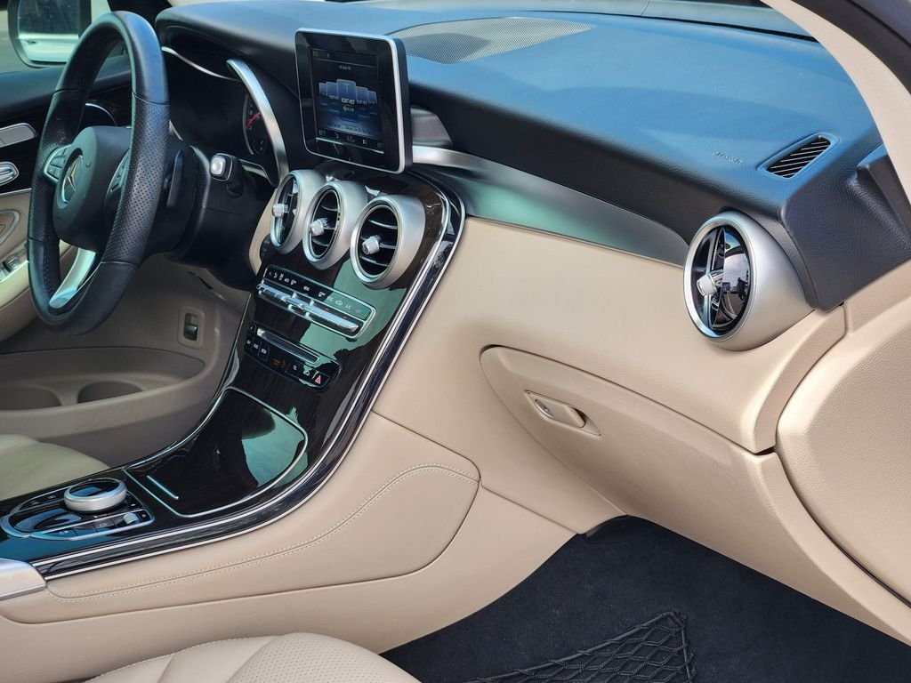 Used 2019 Polar White Mercedes-Benz 300 image 19