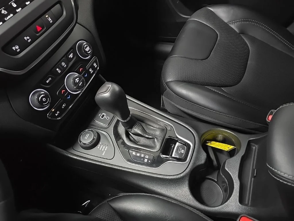 Used 2023 Gray Jeep Altitude image 30