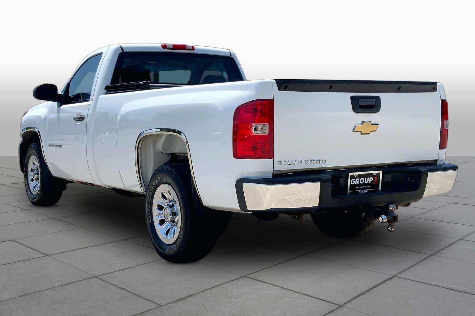 Used 2007 Summit White Chevrolet Work Truck image 11