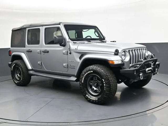 Used 2020 Silver Jeep Unlimited Sahara image 2