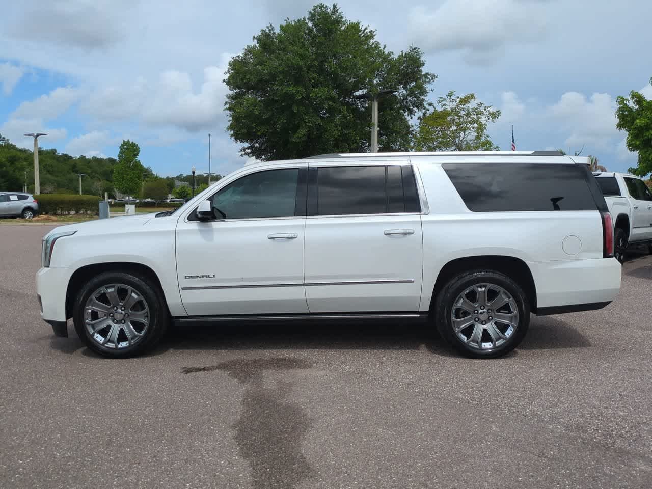 Used 2016 White Frost Tricoat GMC Denali image 3