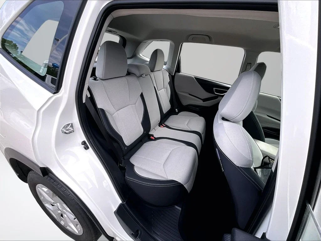 Used 2023 White Subaru Base image 28