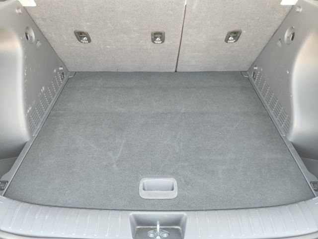Used 2025 White Hyundai SEL image 31