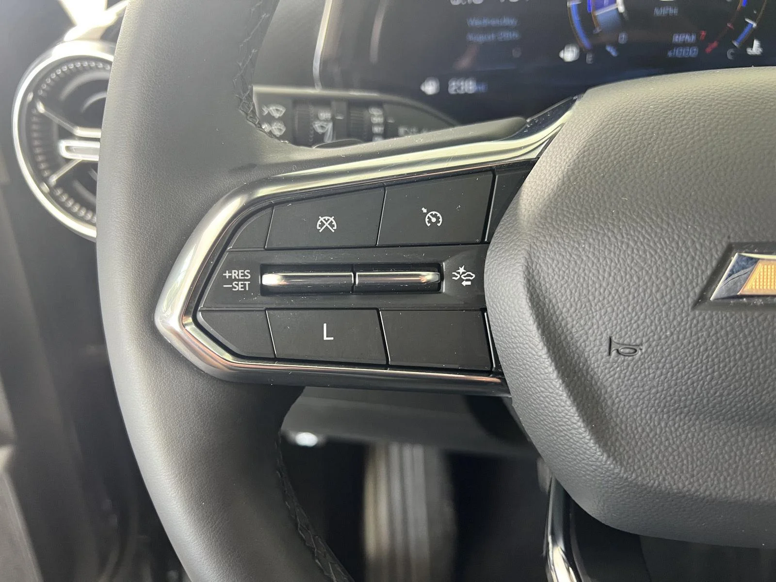 Used 2025 Mosaic Black Metallic Chevrolet LT image 9