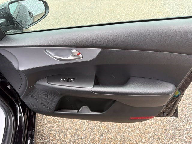 Used 2022 Aurora Black Kia LXS image 21