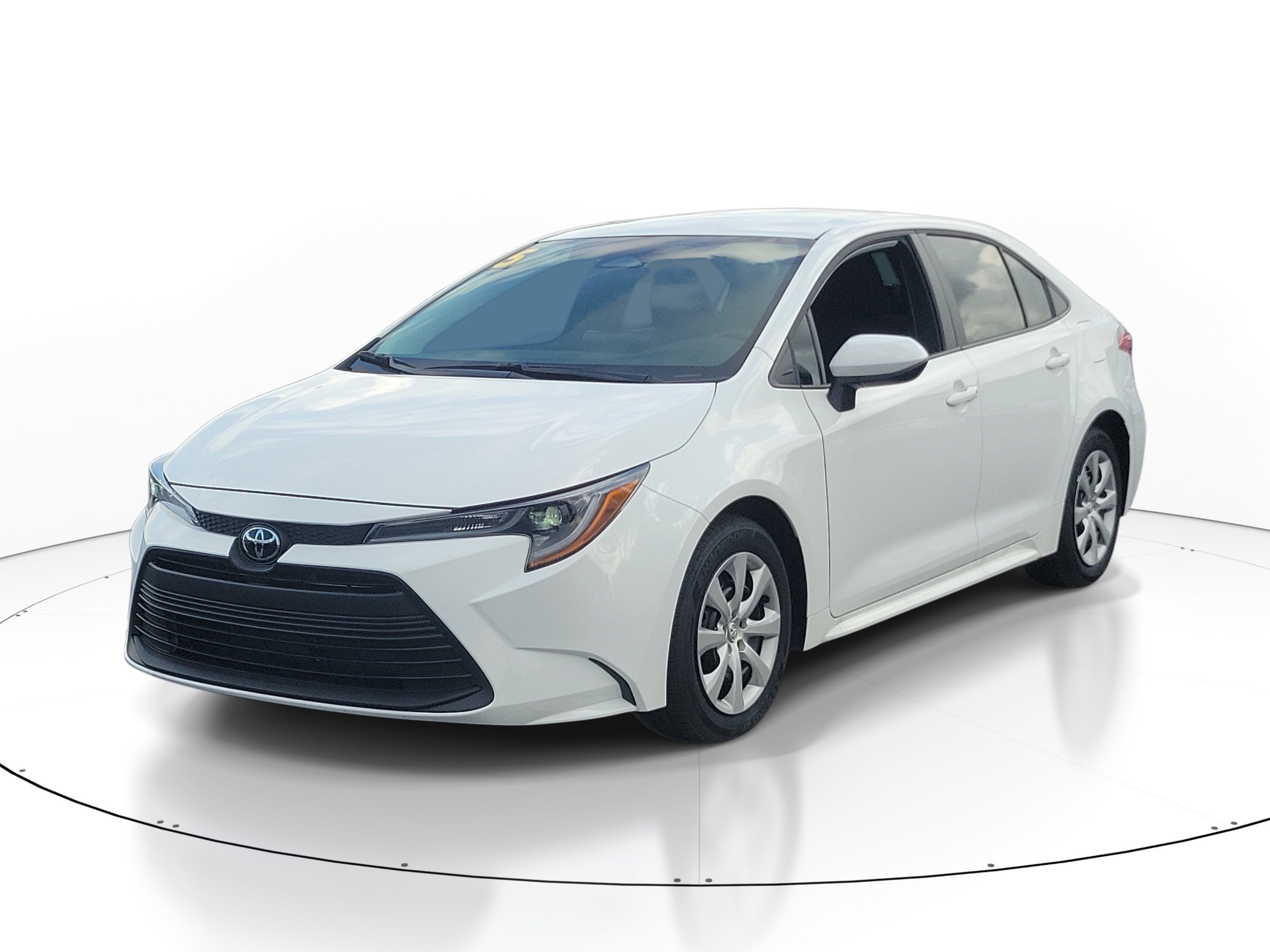 Used 2025 Ice Toyota LE image 3
