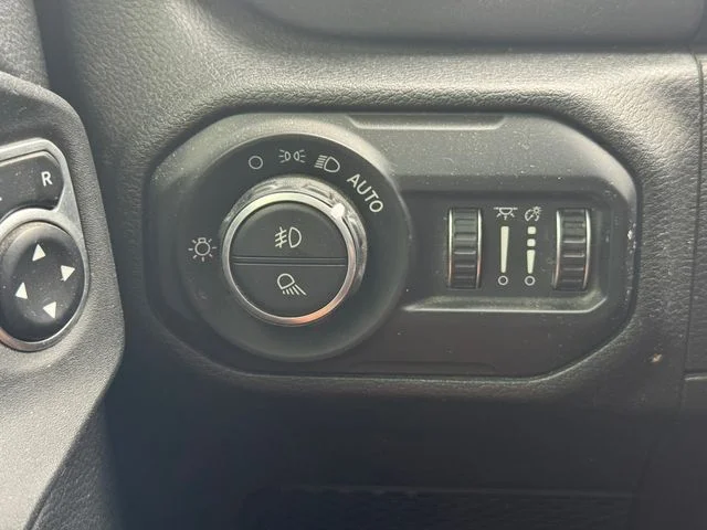 Used 2021 Black Jeep Mojave image 23