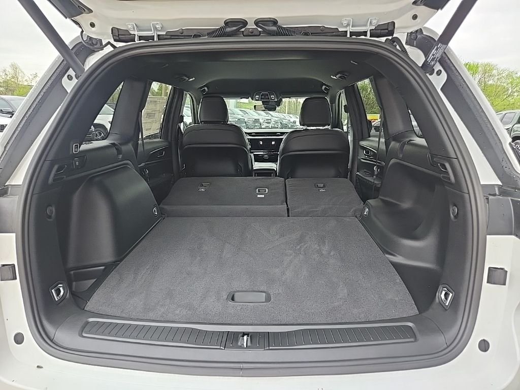 New 2026 Bright White Clear-Coat Exterior Paint Jeep Altitude image 90