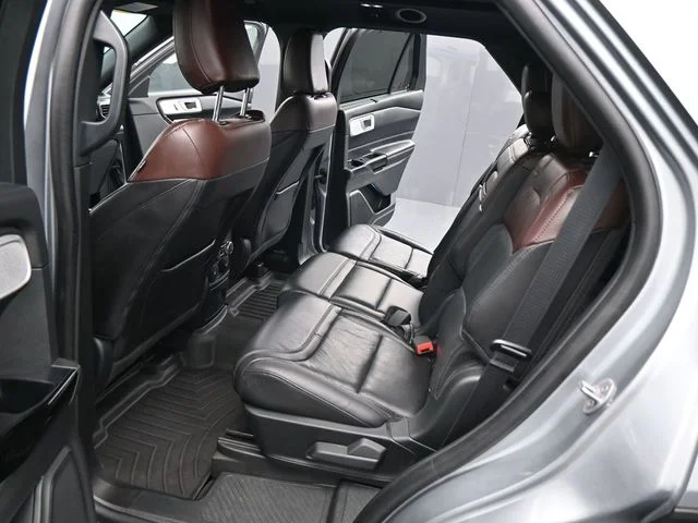 Used 2023 Silver Ford Platinum image 17
