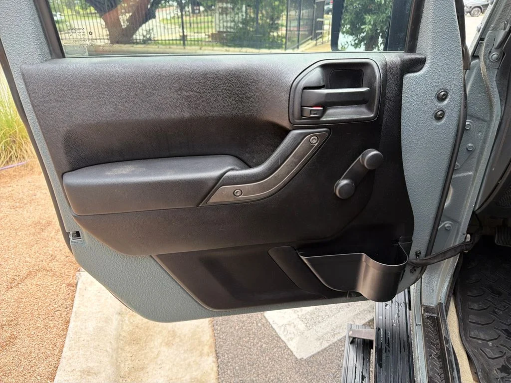 Used 2015 White Jeep Rubicon image 17
