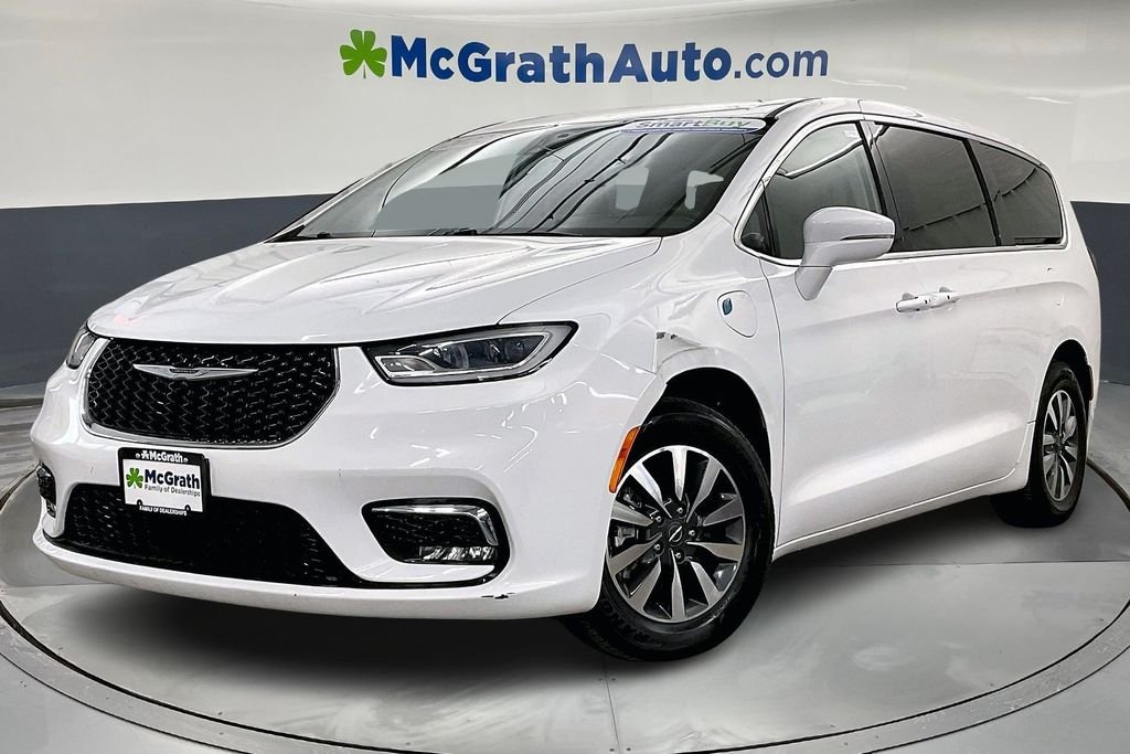 Used 2022 Chrysler Pacifica Hybrid Touring L with VIN 2C4RC1L77NR173766 for sale in Iowa City, IA