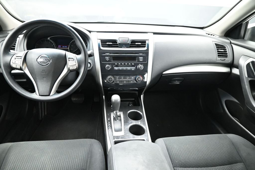 Used 2014 White Nissan 2.5 S image 19