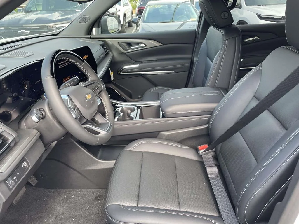 New 2026 Polar White Tricoat Chevrolet LT image 20