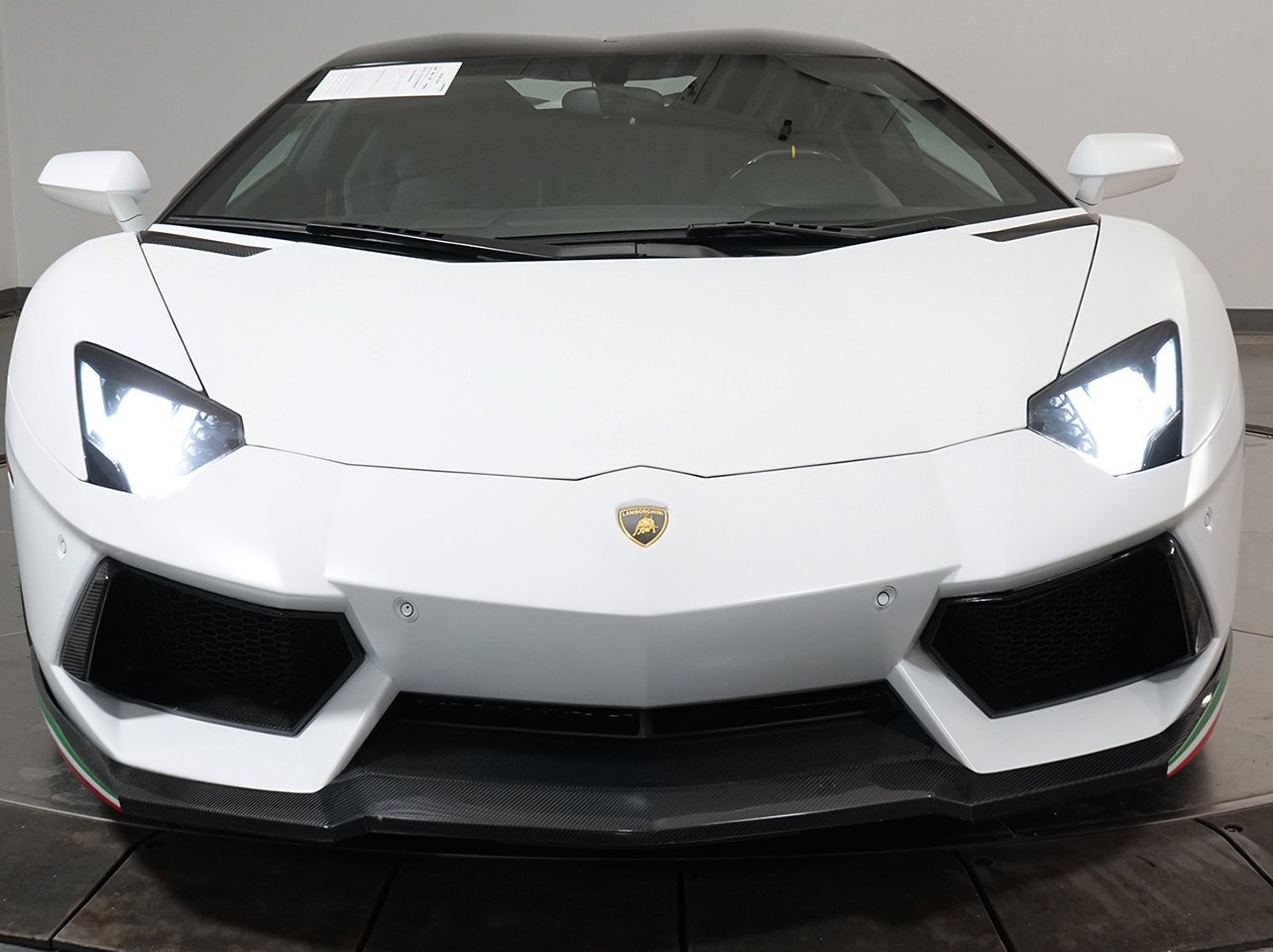 2015 Lamborghini Aventador Roadster photo 4