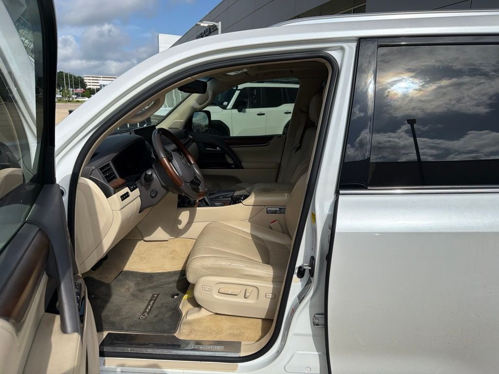 Used 2019 White Pearl Lexus 570 image 2
