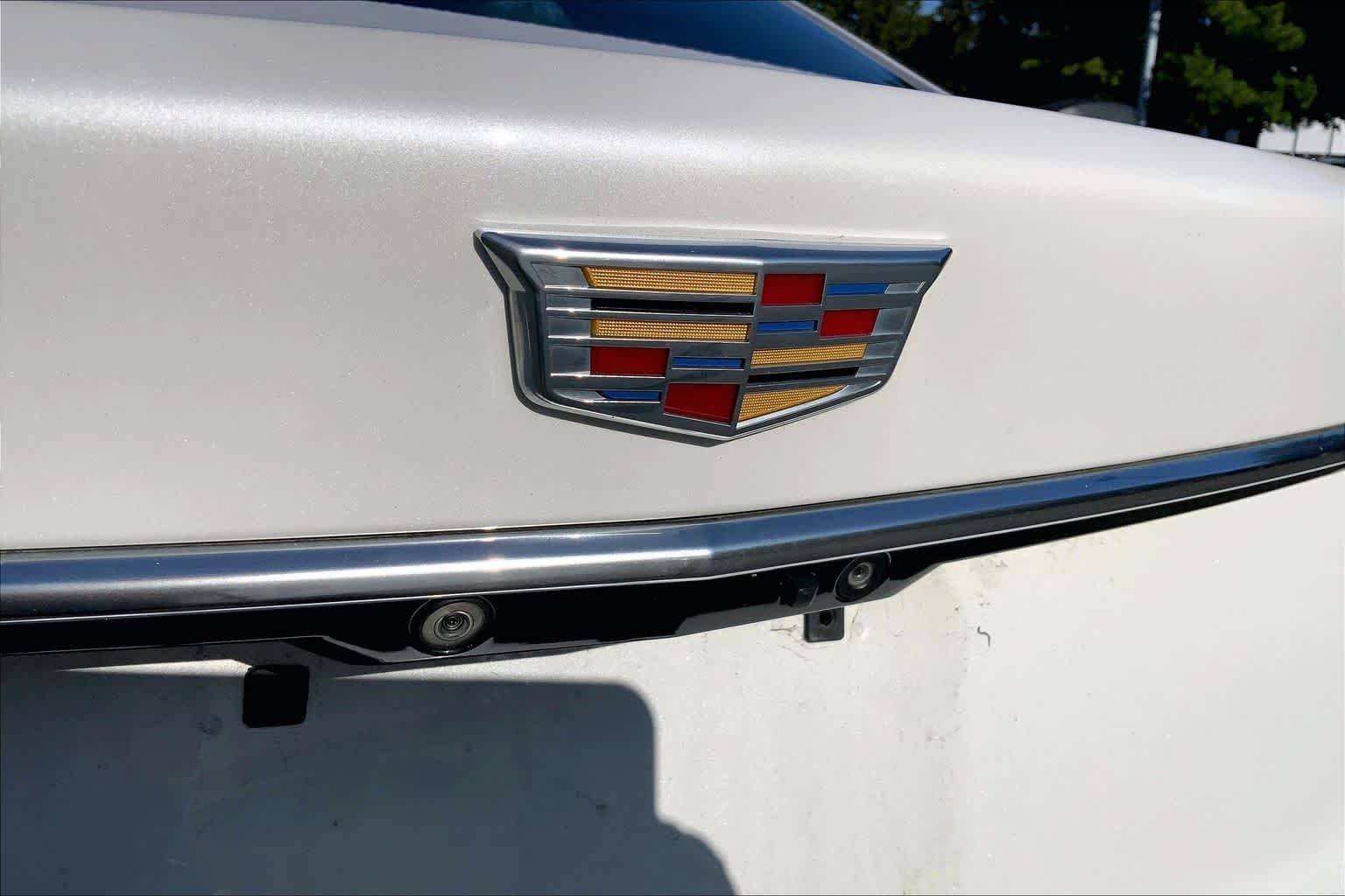 Used 2019 Crystal White Tricoat Cadillac Premium Luxury AWD image 10