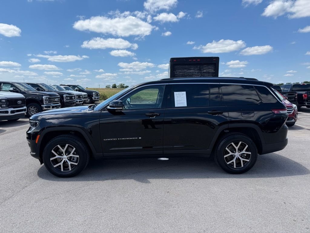 Used 2023 Black Jeep Limited image 39
