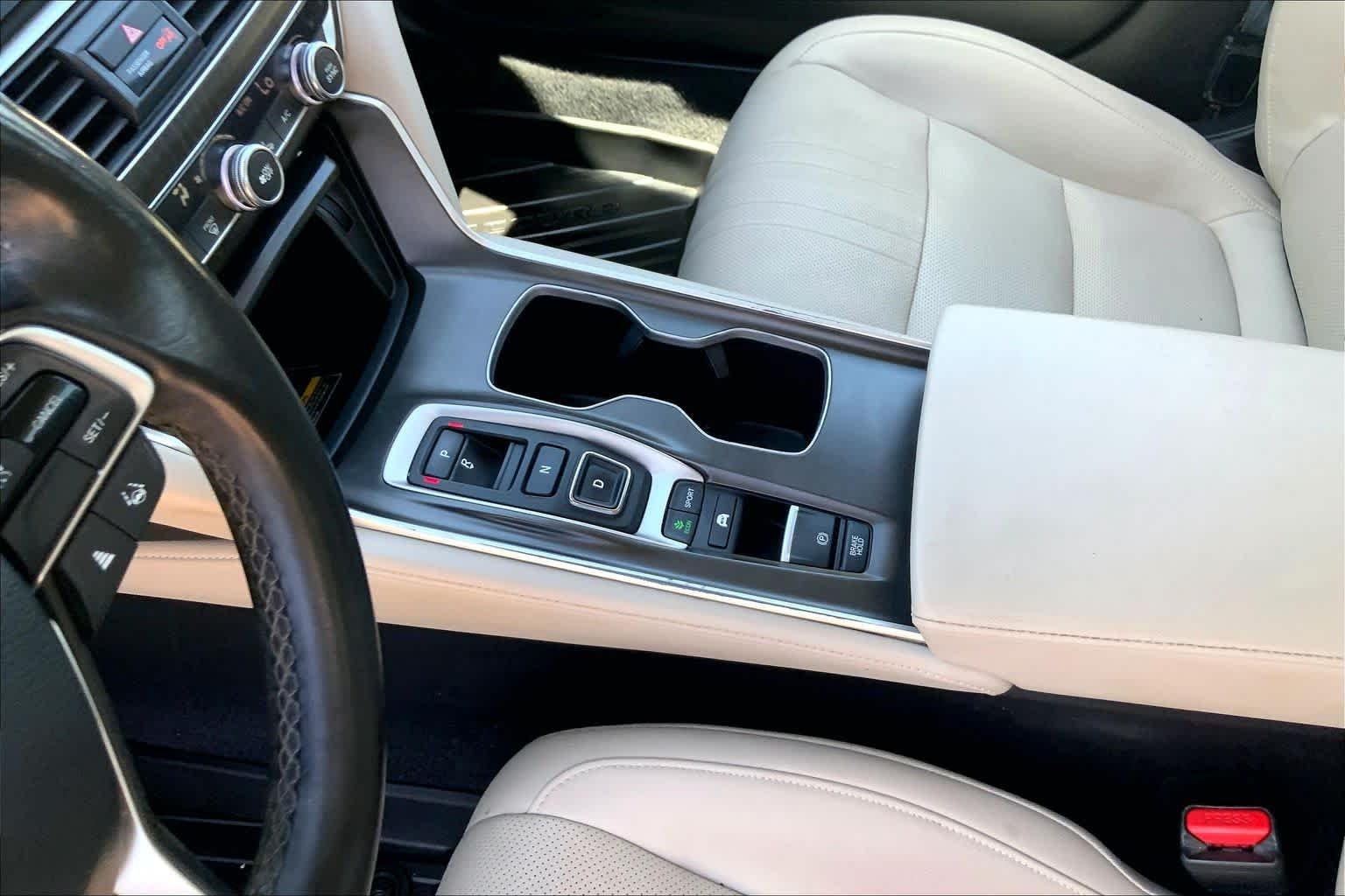 Used 2021 Platinum White Pearl Honda Touring image 17