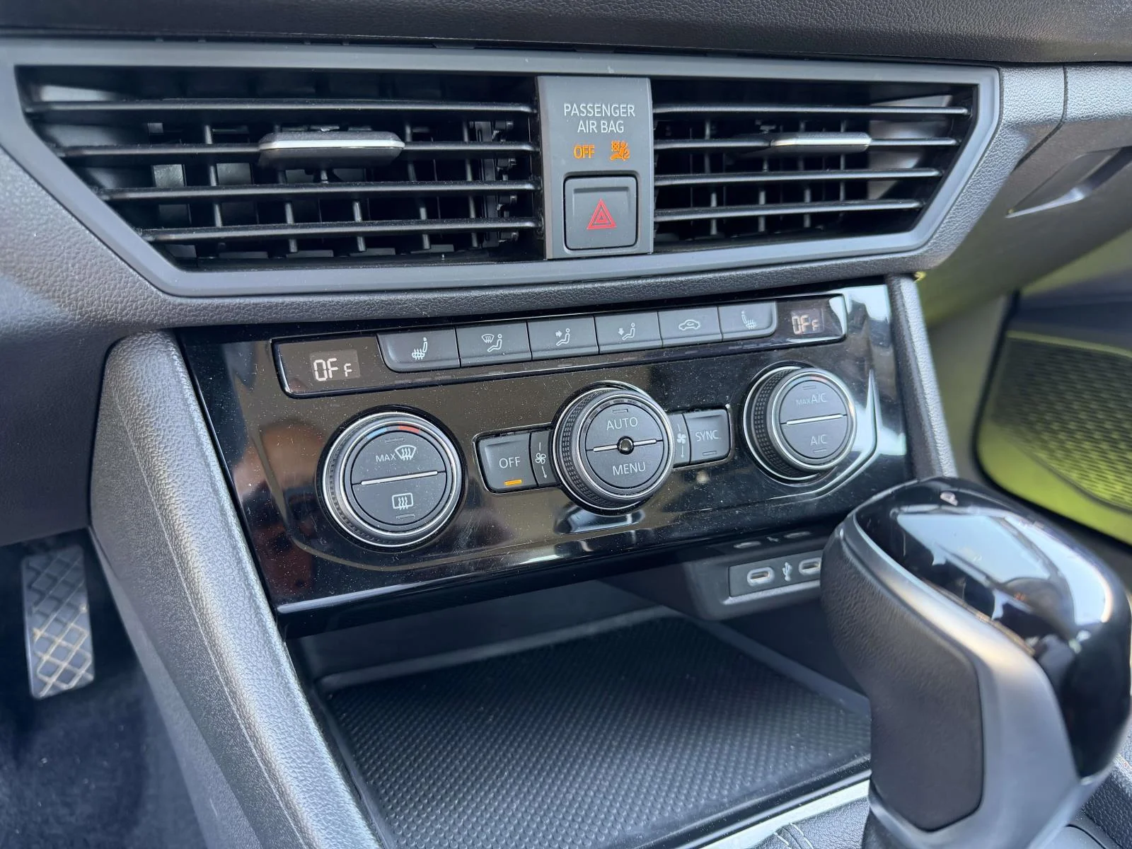 2024 Volkswagen Jetta SE - Photo 25