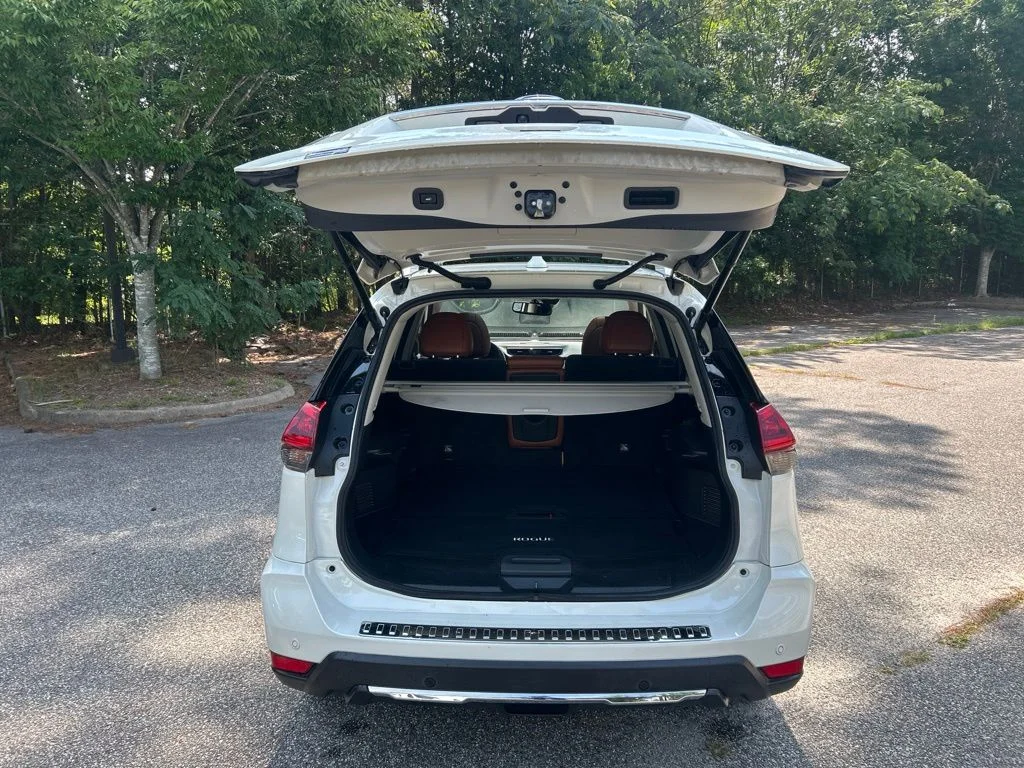 Used 2019 White Nissan SL image 31