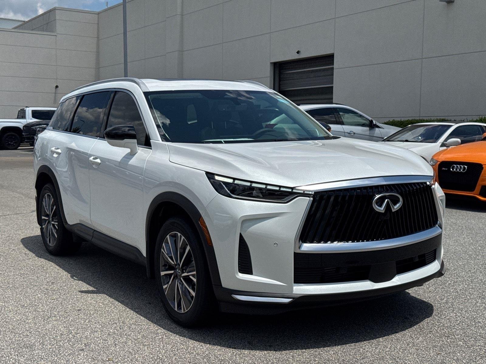 New 2027 RADIANT WHITE INFINITI Luxe FWD image 7