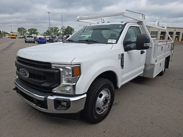 Used 2022 White Ford XL image 1