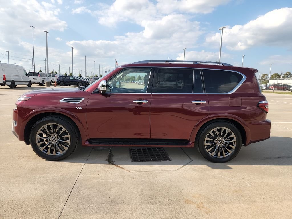 Used 2022 Red Nissan Platinum image 8
