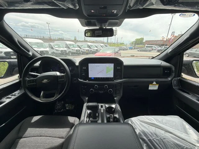 New 2026 Oxford White Ford XLT image 16