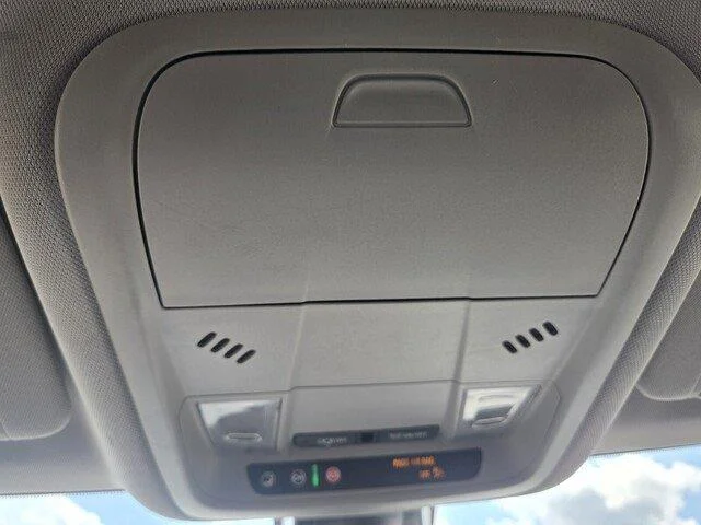 Used 2025 Summit White Chevrolet LT image 21