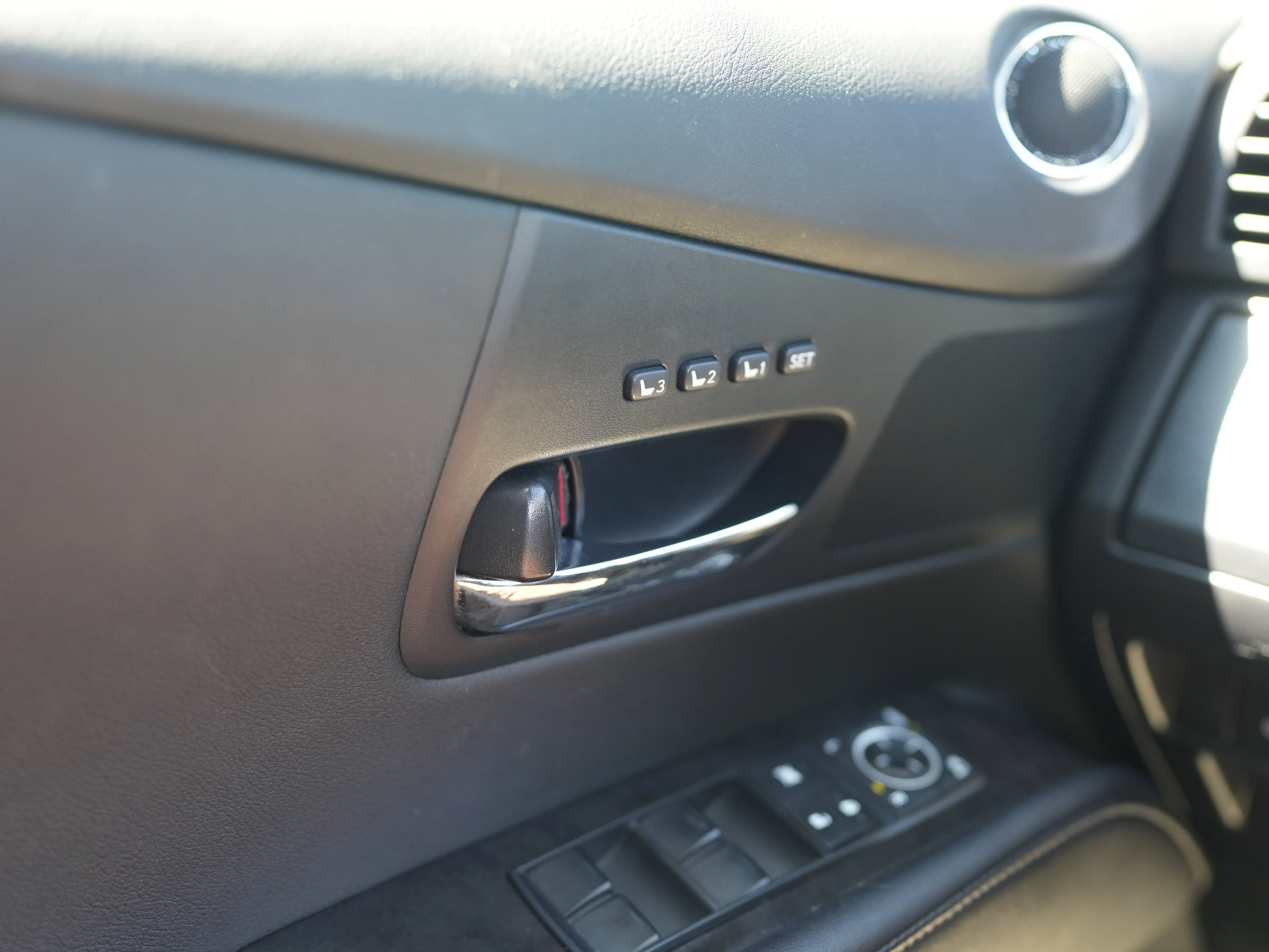 Used 2013 Black Lexus  image 28