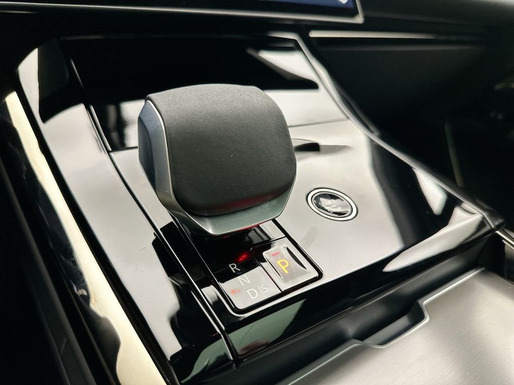 New 2026 Fuji White Land Rover SE image 12