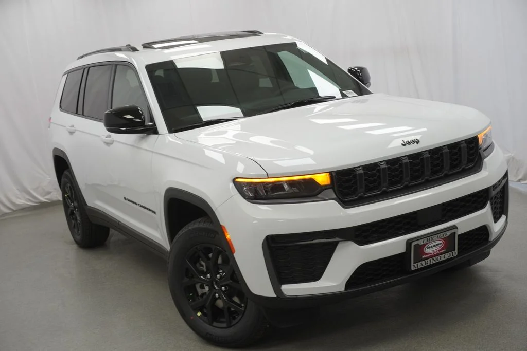 New 2026 Bright White Clear-Coat Exterior Paint Jeep Laredo image 8