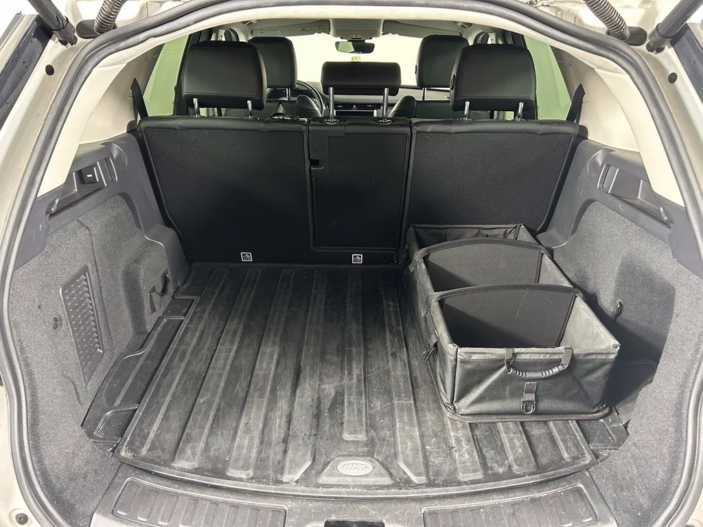 Used 2020 White Land Rover S image 22