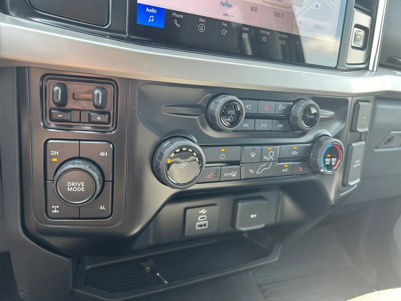 New 2026 Carbonized Grey Metallic Ford XLT image 22