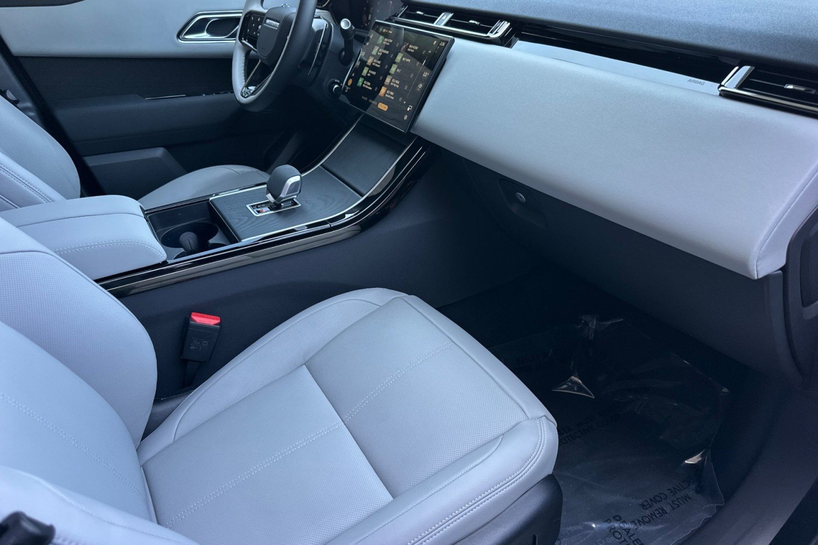 Used 2024 WHITE Land Rover Dynamic SE image 16