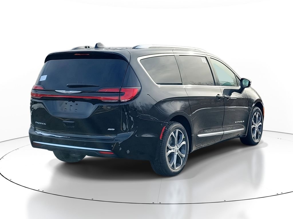 New 2026 Diamond Black Crystal Pearl-Coat Exterior Paint Chrysler Pinnacle image 4