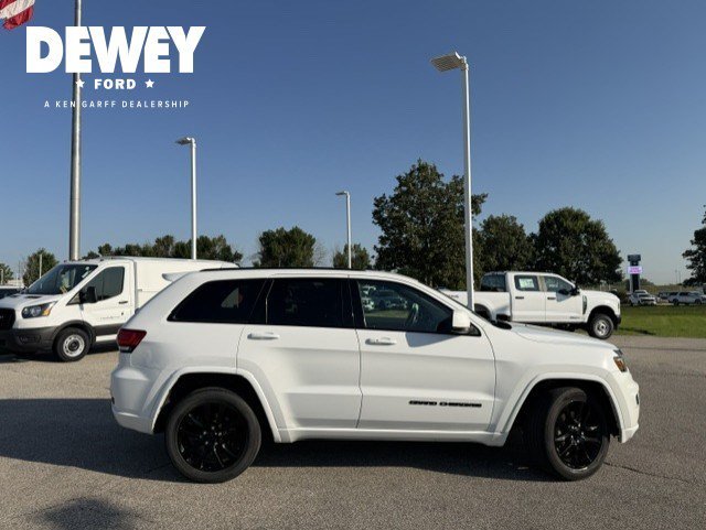 Used 2017 Bright White Clearcoat Jeep Altitude image 8