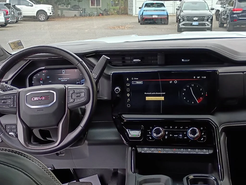 Used 2025 White GMC AT4X image 20
