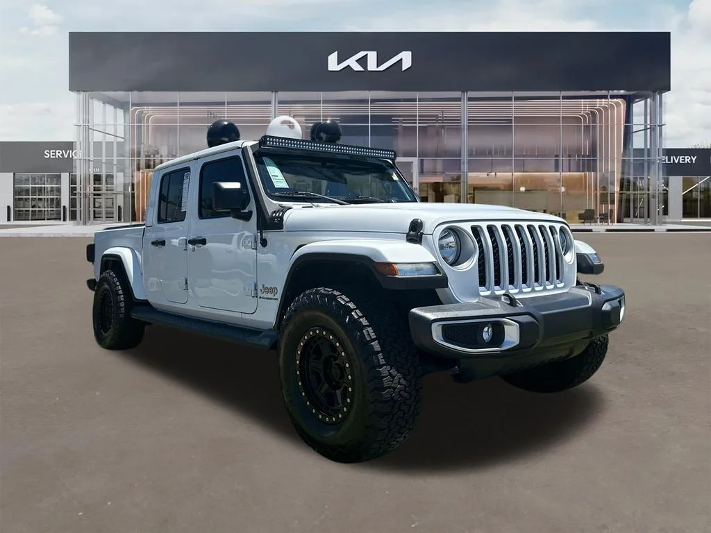 2023 Jeep Gladiator Overland's photo