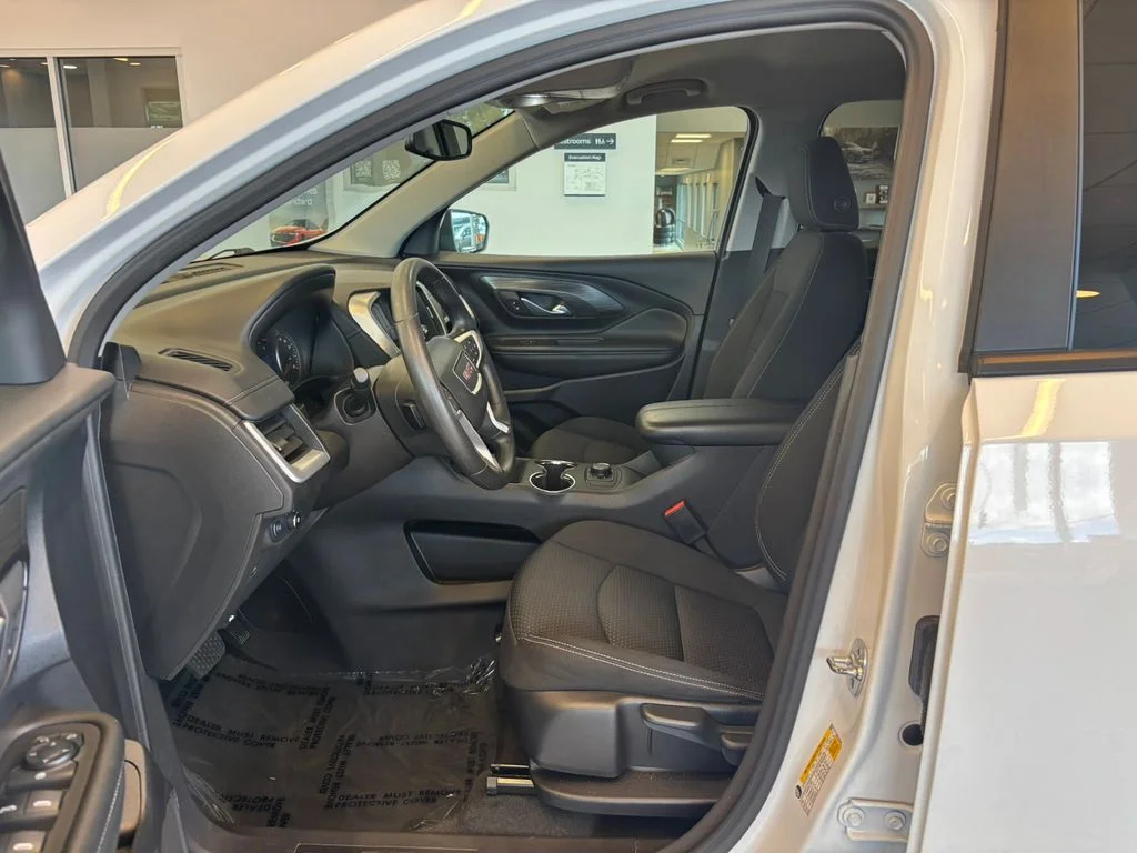 Used 2024 White GMC SLE image 15