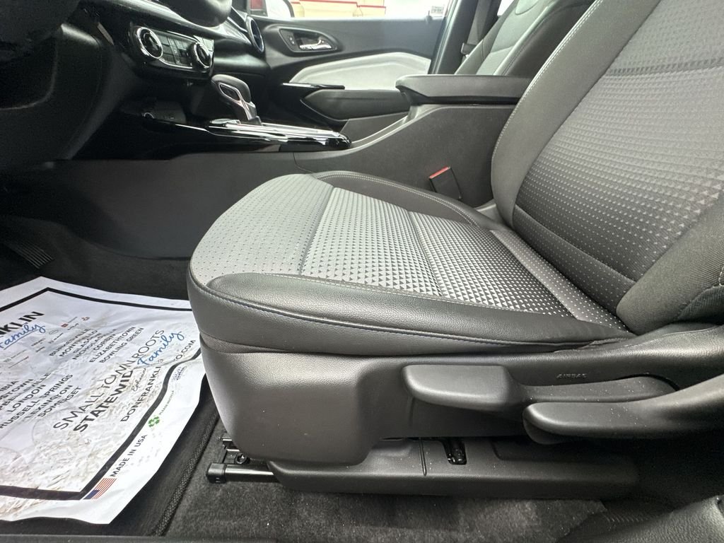 2025 Chevrolet Trax LT - Photo 12