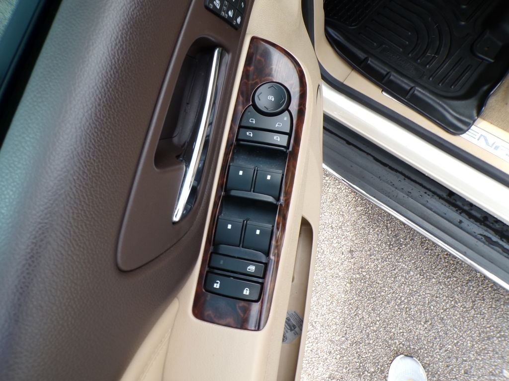 Used 2013 White Diamond Clearcoat GMC Denali image 10