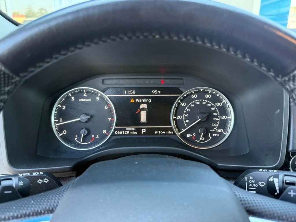 Used 2023 Silver Mitsubishi SE image 24
