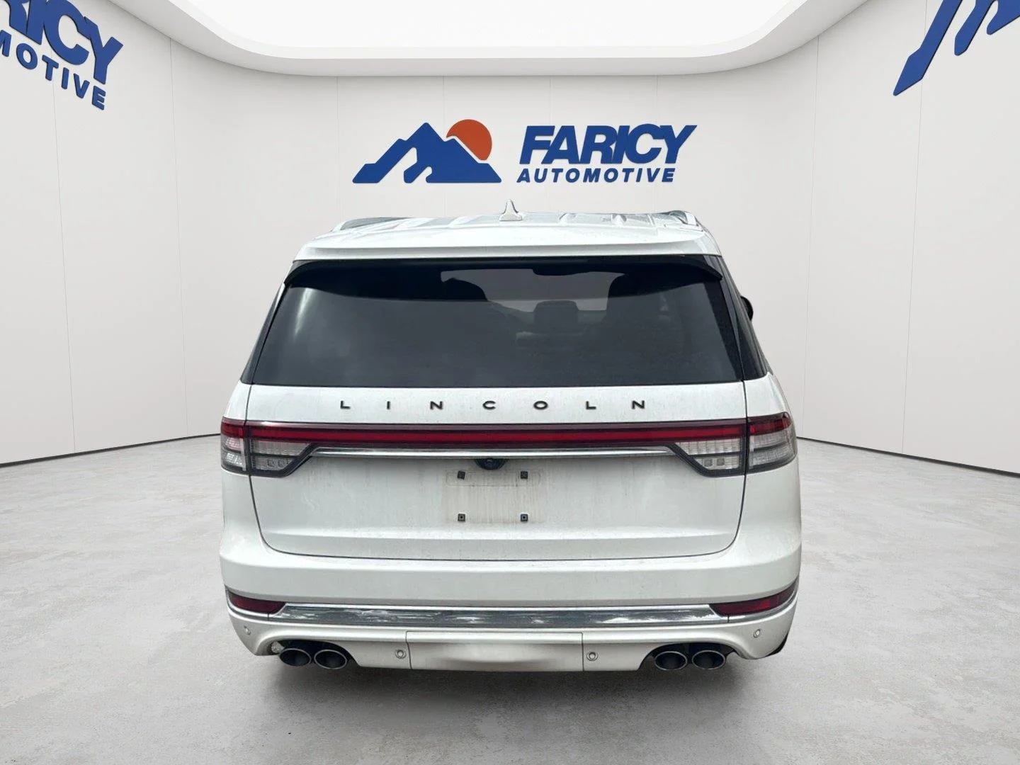 Used 2023 Pristine White Metallic Tri-Coat Lincoln Black Label image 6