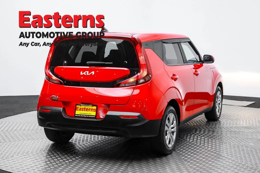 Used 2022 Red Kia LX image 5
