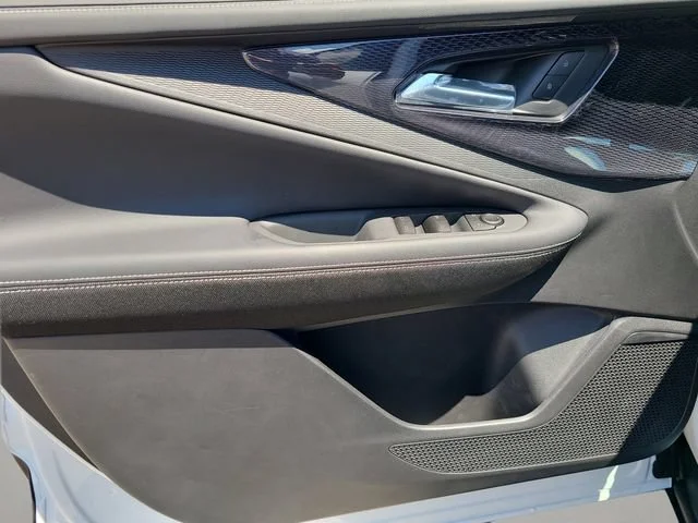 New 2025 Summit White Chevrolet LT image 18