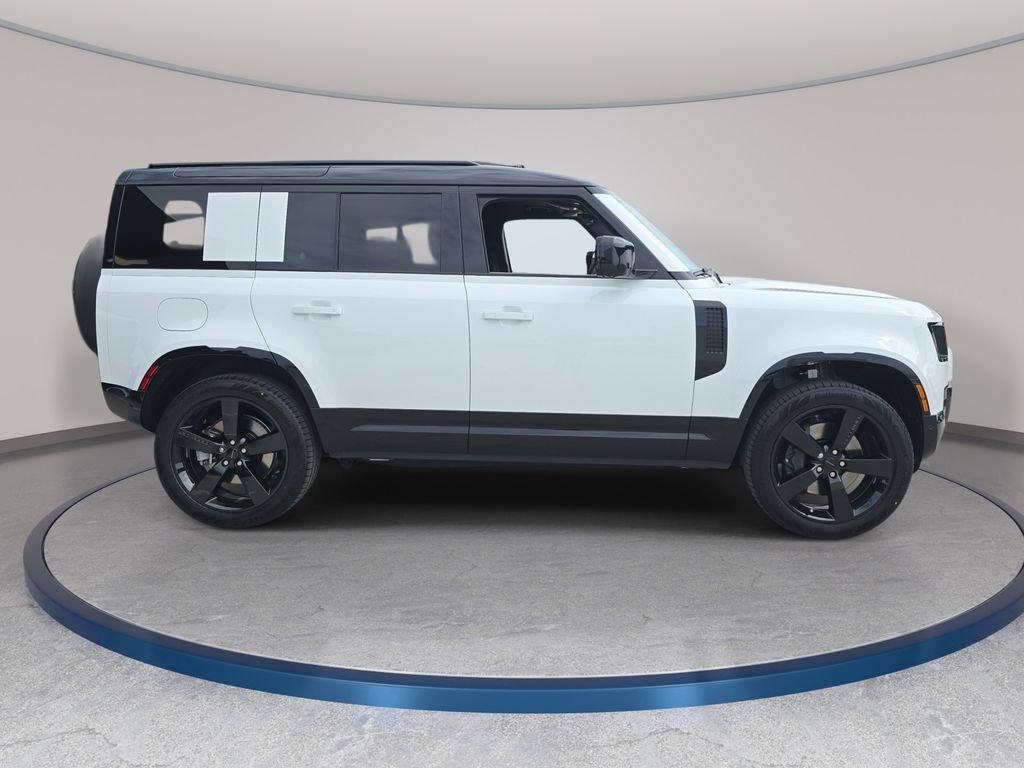 New 2026 Fuji White Land Rover X-Dynamic SE image 4