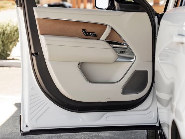 Used 2025 Icy White Gloss Land Rover SV image 12