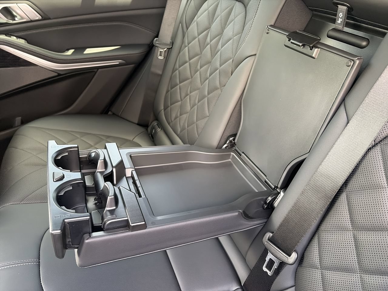 New 2026 Skyscraper Grey Metallic BMW M60i image 33