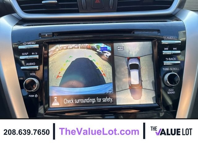 Used 2018 White Nissan SL image 17